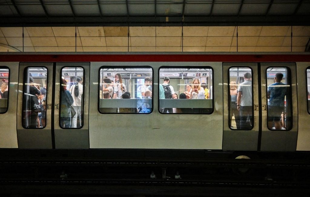 Un ciego muere al caer accidentalmente del andén de una estación de metro Un ciego muere al caer accidentalmente del andén de una estación de metro